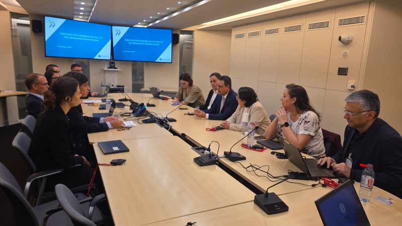 CGIBS cumpre agenda em Paris